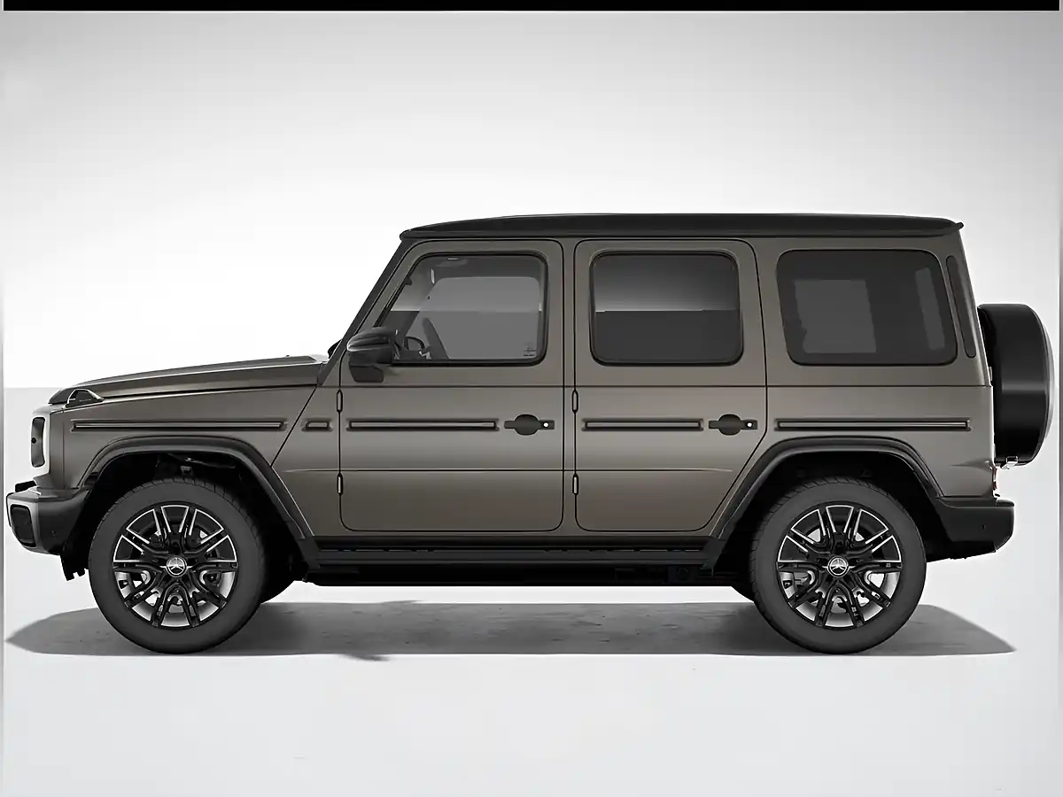 Used 2026 Mercedes-Benz G Class AMG Line (premium Plus) Monza Grey Magno - Interior and Exterior details 4