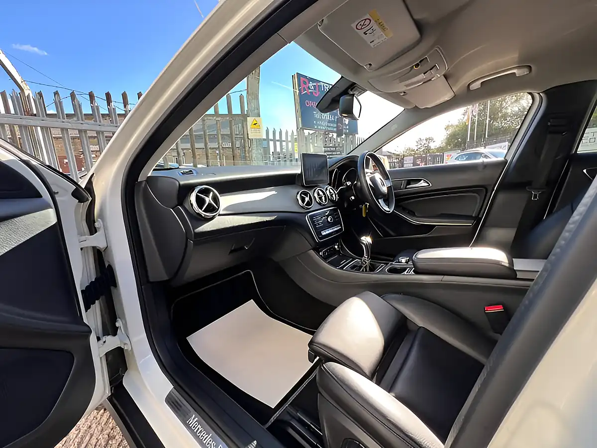 Used 2026 Mercedes-Benz Gla Class Sport White - Interior and Exterior details 18