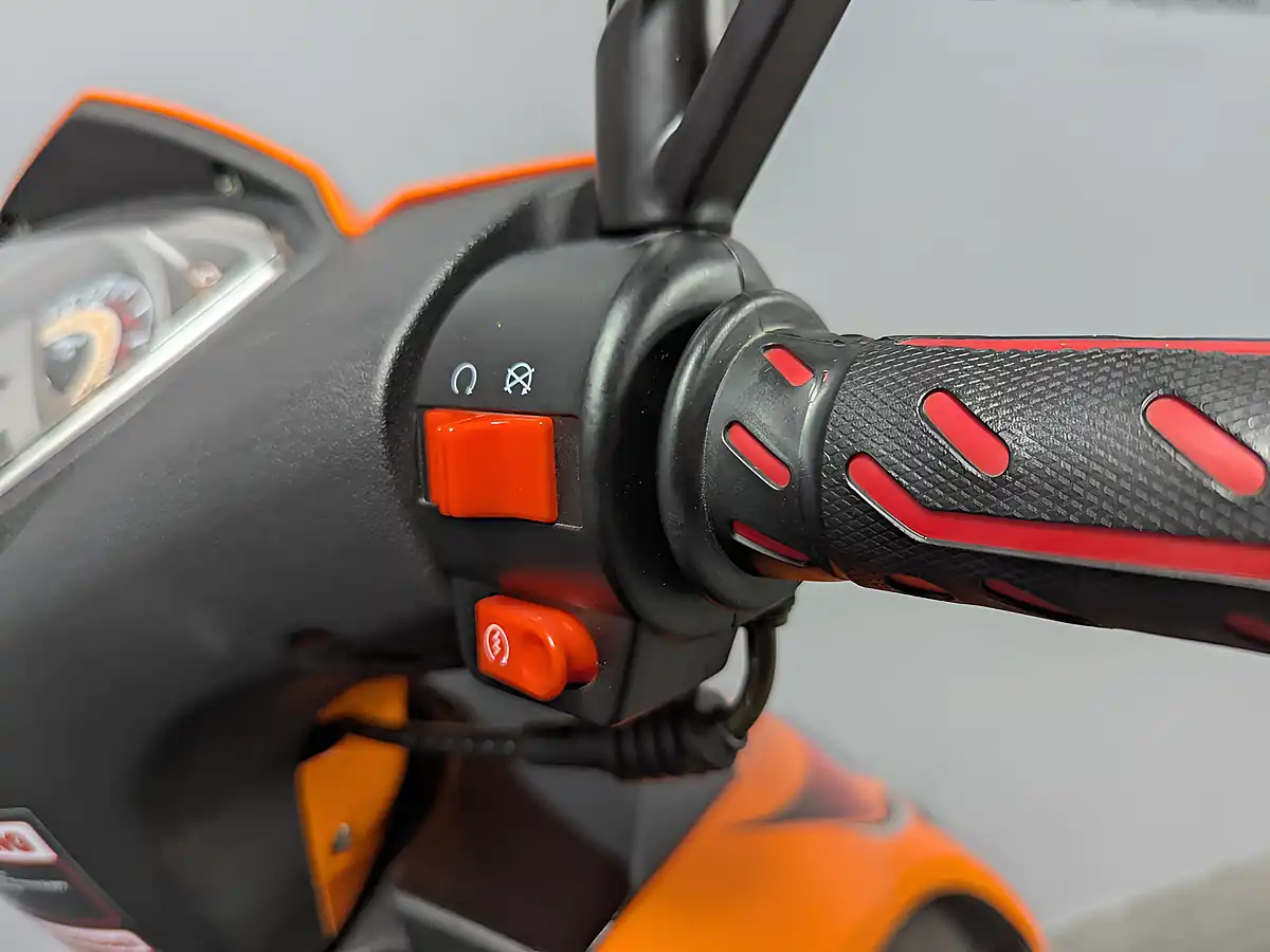 Used 2026 Mgb R8 125 Ex Display Orange/Black - Interior and Exterior details 10