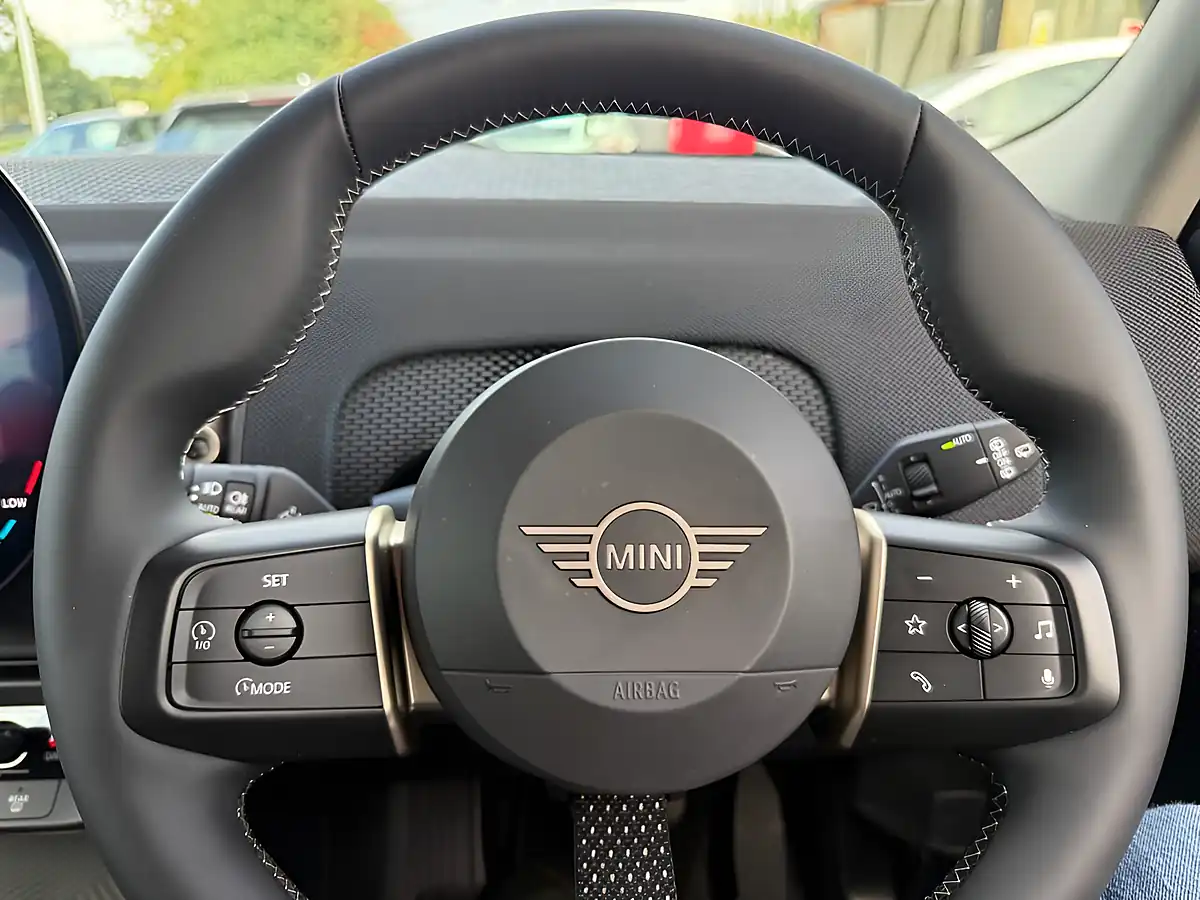 Used 2026 MINI Electric Countryman Classic British Racing Green - Interior and Exterior details 13