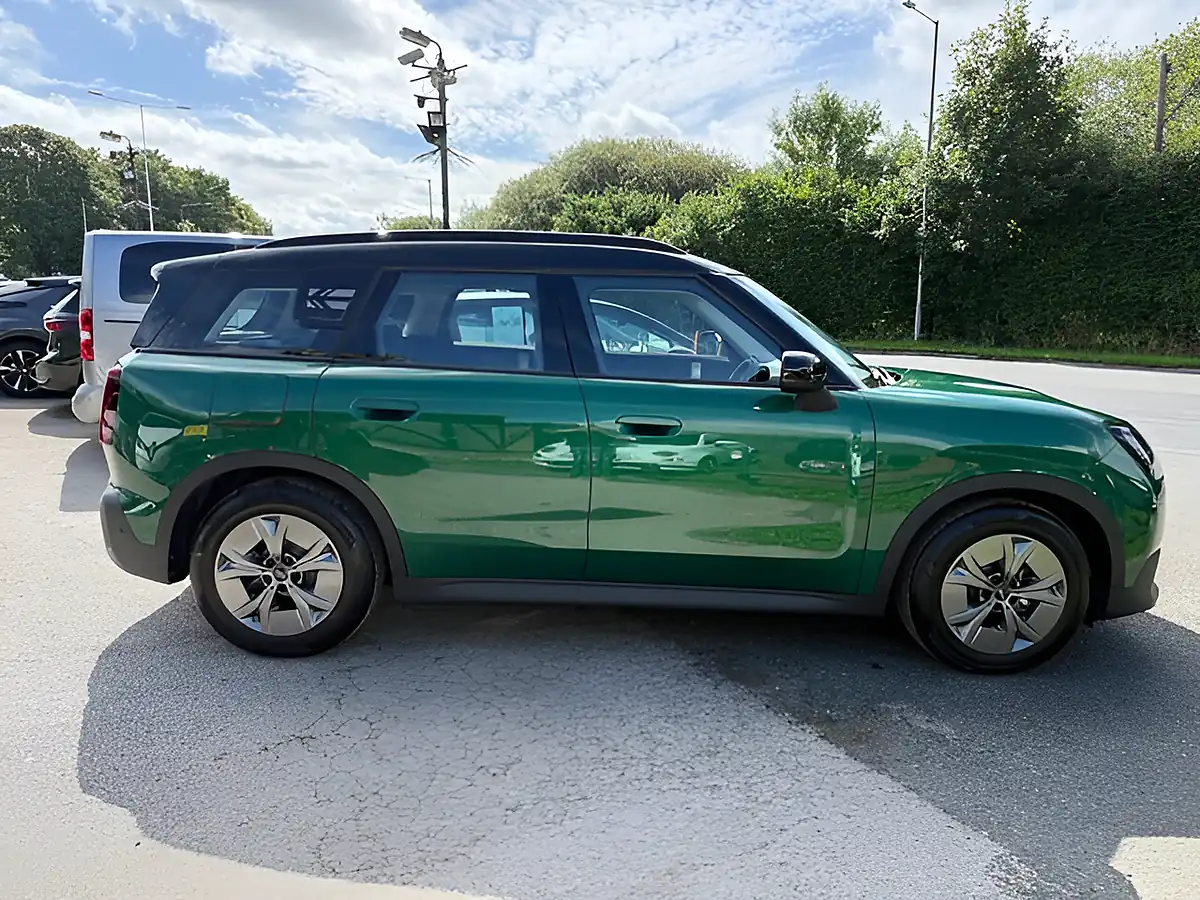 Used 2026 MINI Electric Countryman Classic British Racing Green - Interior and Exterior details 2