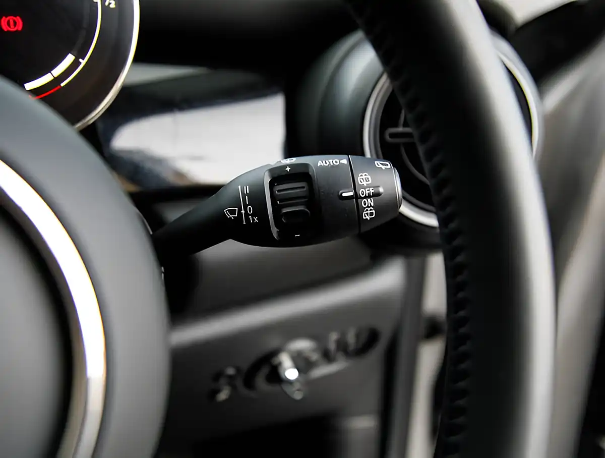 Used 2026 MINI Hatch Cooper Classic Melting Silver Iii - Interior and Exterior details 11