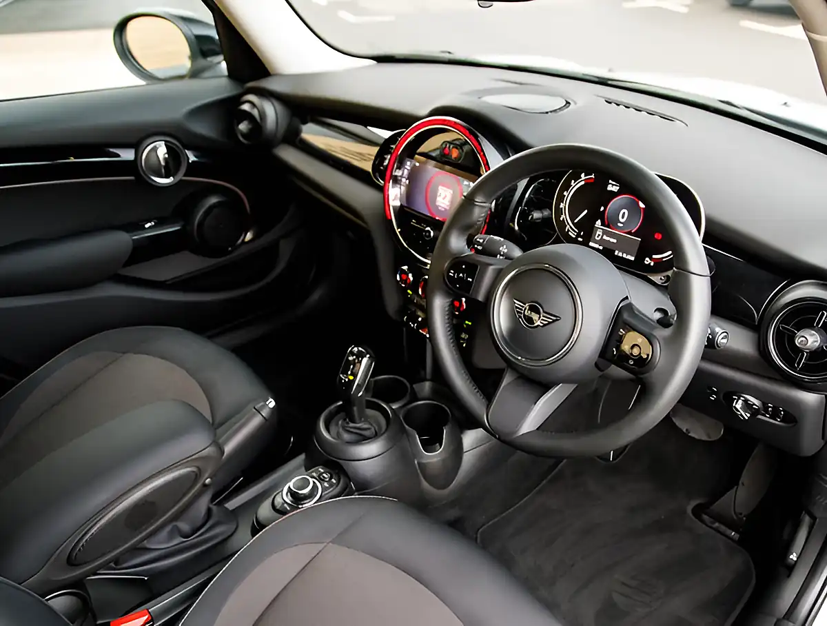 Used 2026 MINI Hatch Cooper Classic Melting Silver Iii - Interior and Exterior details 4