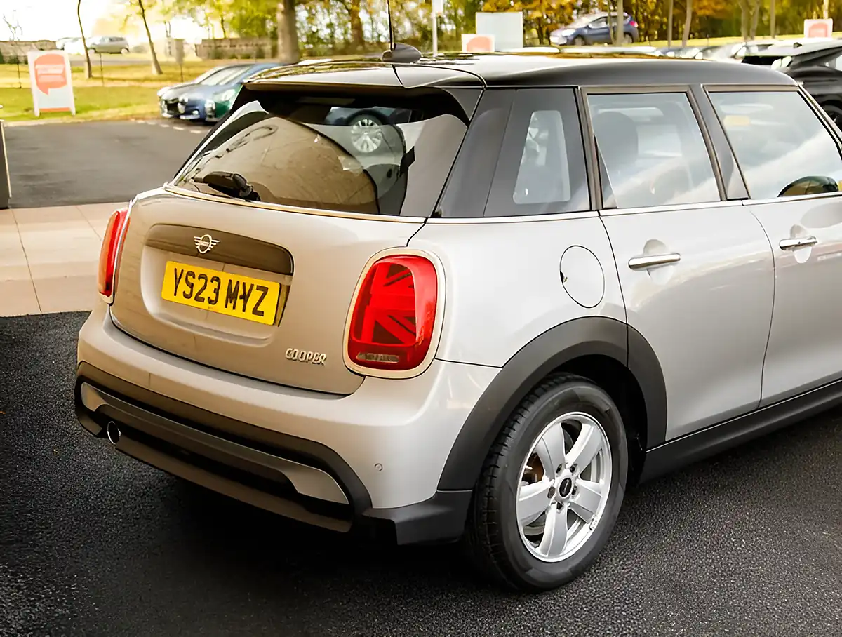 Used 2026 MINI Hatch Cooper Classic Melting Silver Iii - Interior and Exterior details 7