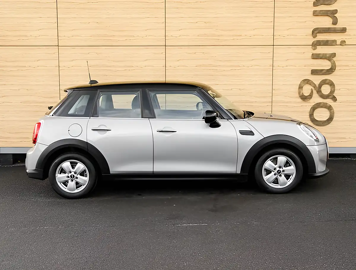 Used 2026 MINI Hatch Cooper Classic Melting Silver Iii - Interior and Exterior details 8