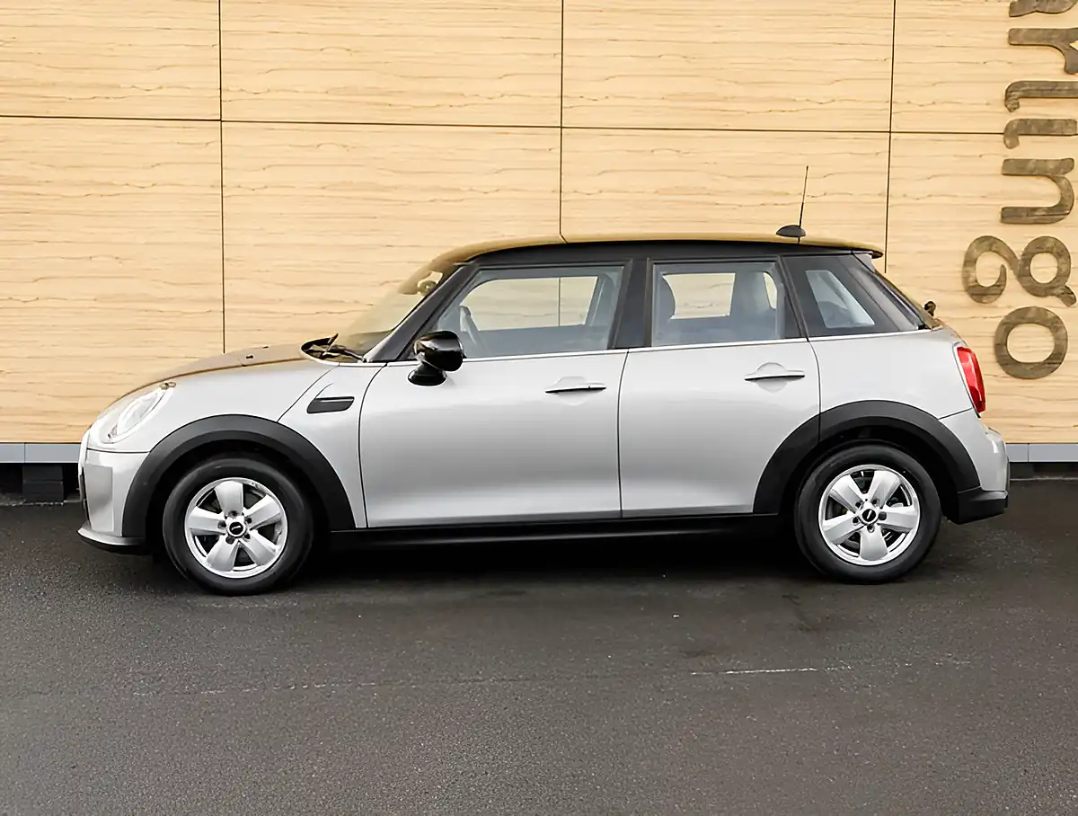 Used 2026 MINI Hatch Cooper Classic Melting Silver Iii - Interior and Exterior details 9