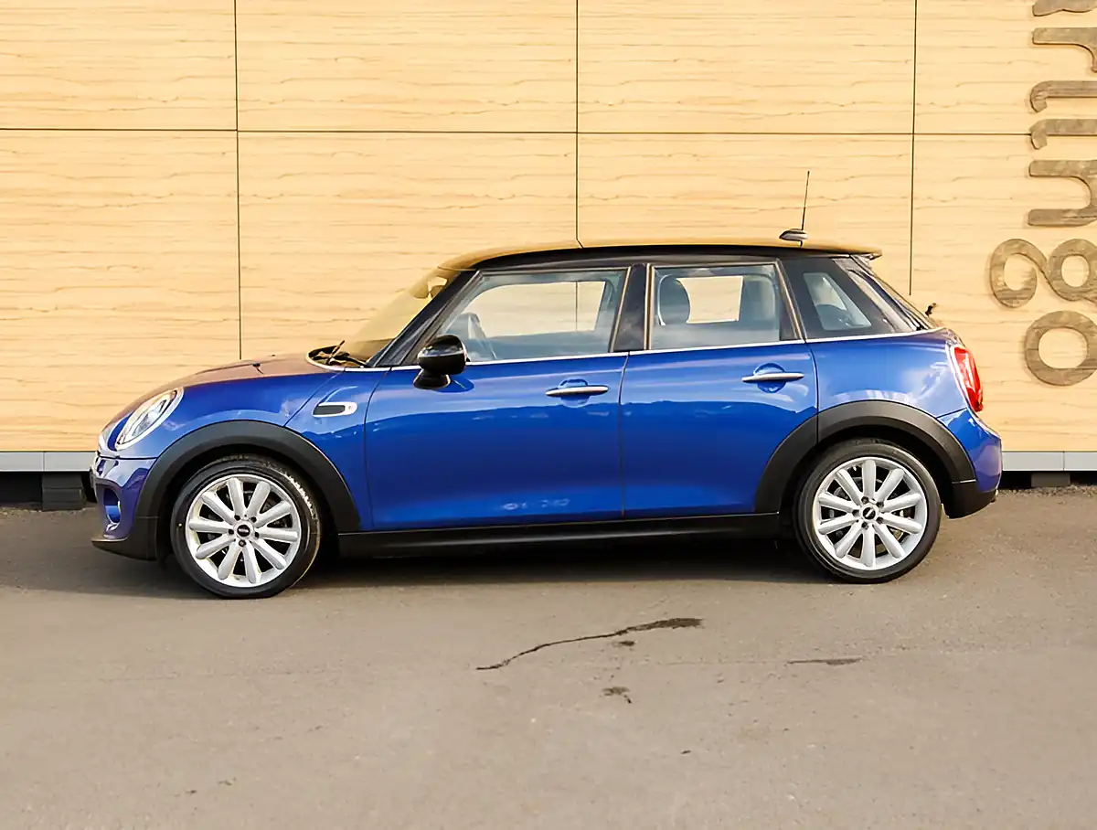 Used 2026 MINI Hatch Cooper Classic Starlight Blue - Interior and Exterior details 9