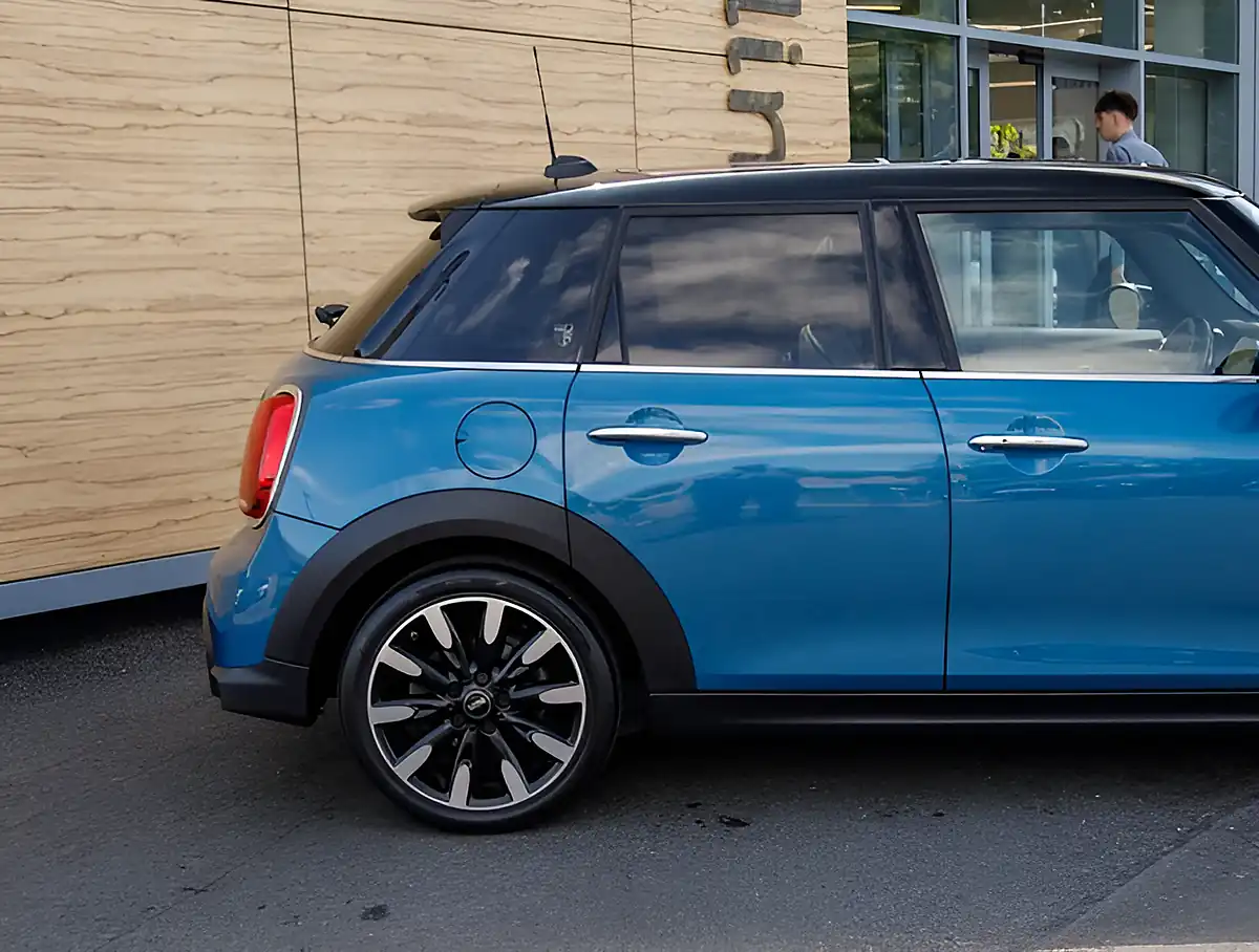 Used 2026 MINI Hatch Cooper Exclusive Island Blue - Interior and Exterior details 7