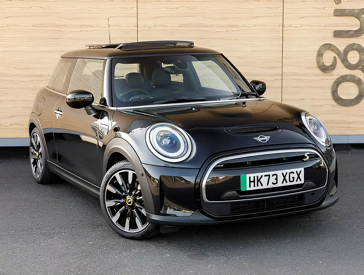 Used 2026 MINI Hatch Cooper S Level 3 Black - Front View