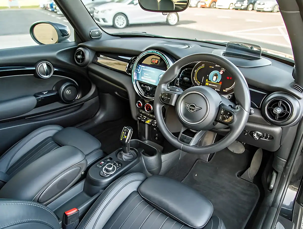 Used 2026 MINI Hatch Cooper S Level 3 Black - Interior and Exterior details 4