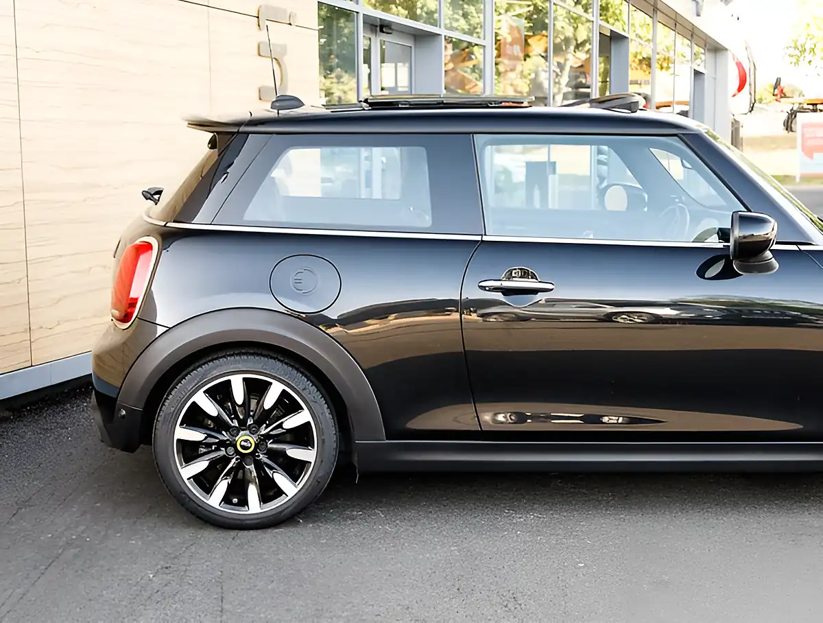 Used 2026 MINI Hatch Cooper S Level 3 Black - Interior and Exterior details 7