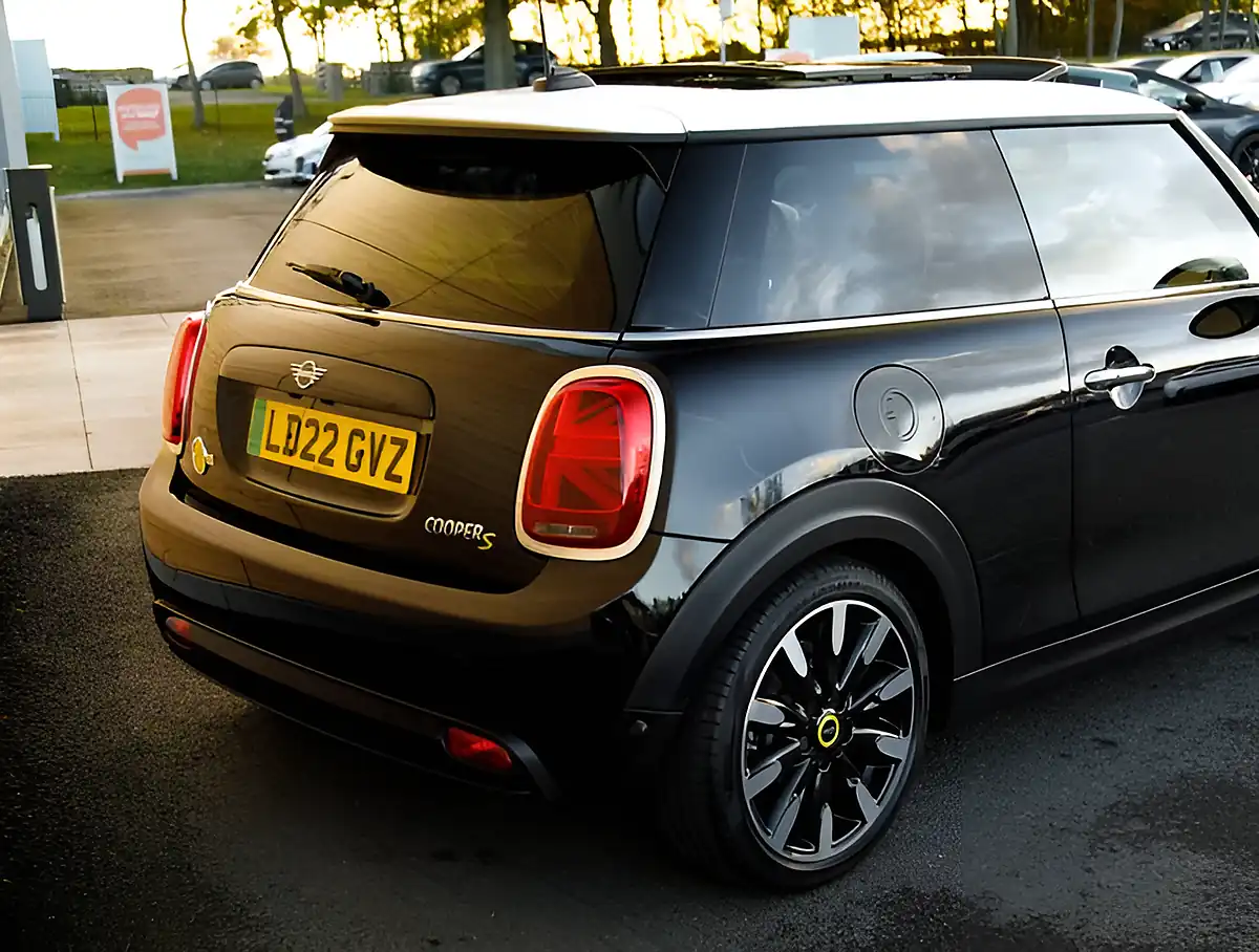 Used 2026 MINI Hatch Cooper S Level 3 Black - Interior and Exterior details 7