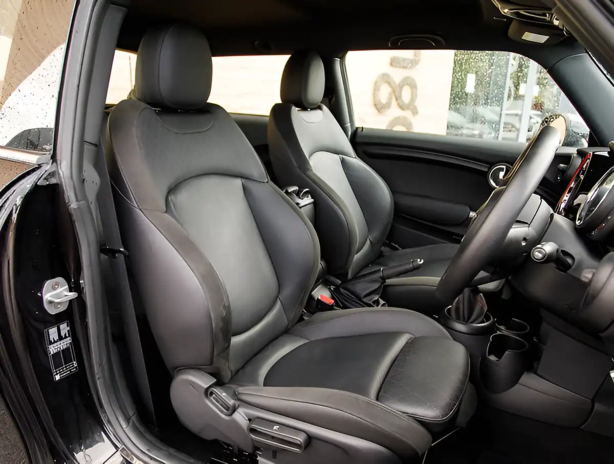 Used 2026 MINI Hatch Cooper Sport Black - Interior and Exterior details 18
