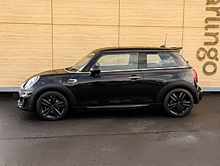 Used 2026 MINI Hatch Cooper Sport Black - Interior and Exterior details 9