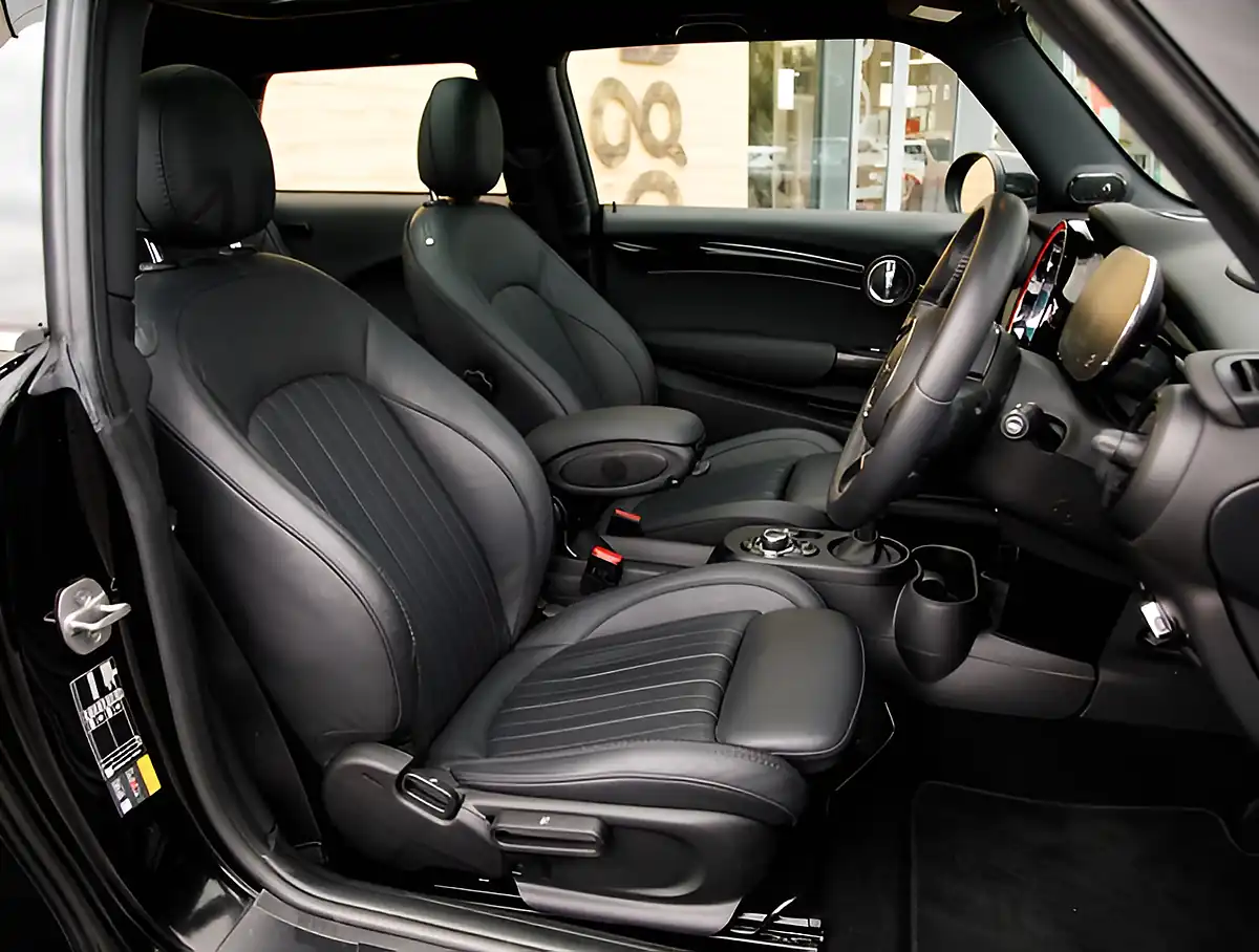 Used 2026 MINI Hatch Level 3 Black - Interior and Exterior details 17