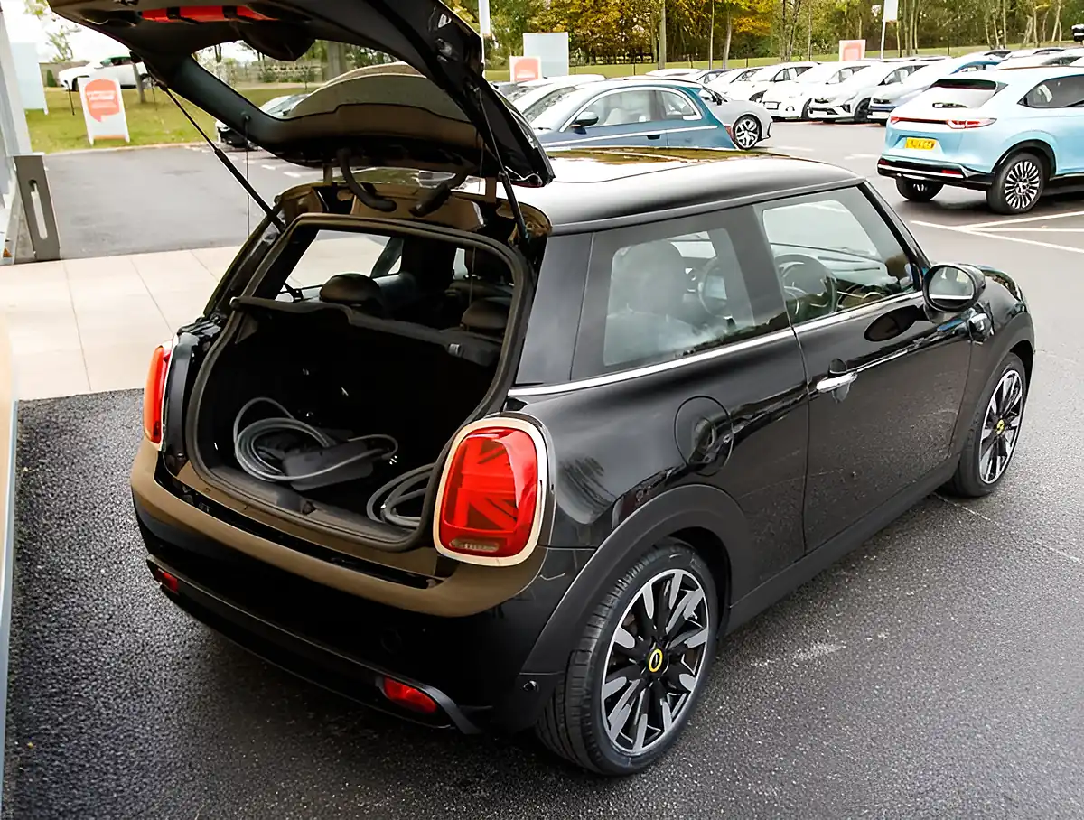 Used 2026 MINI Hatch Level 3 Black - Interior and Exterior details 19