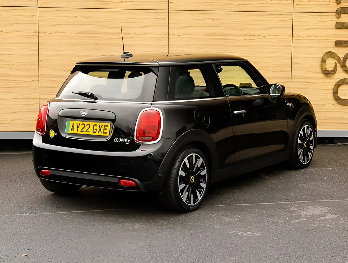Used 2026 MINI Hatch Level 3 Black - Interior and Exterior details 2