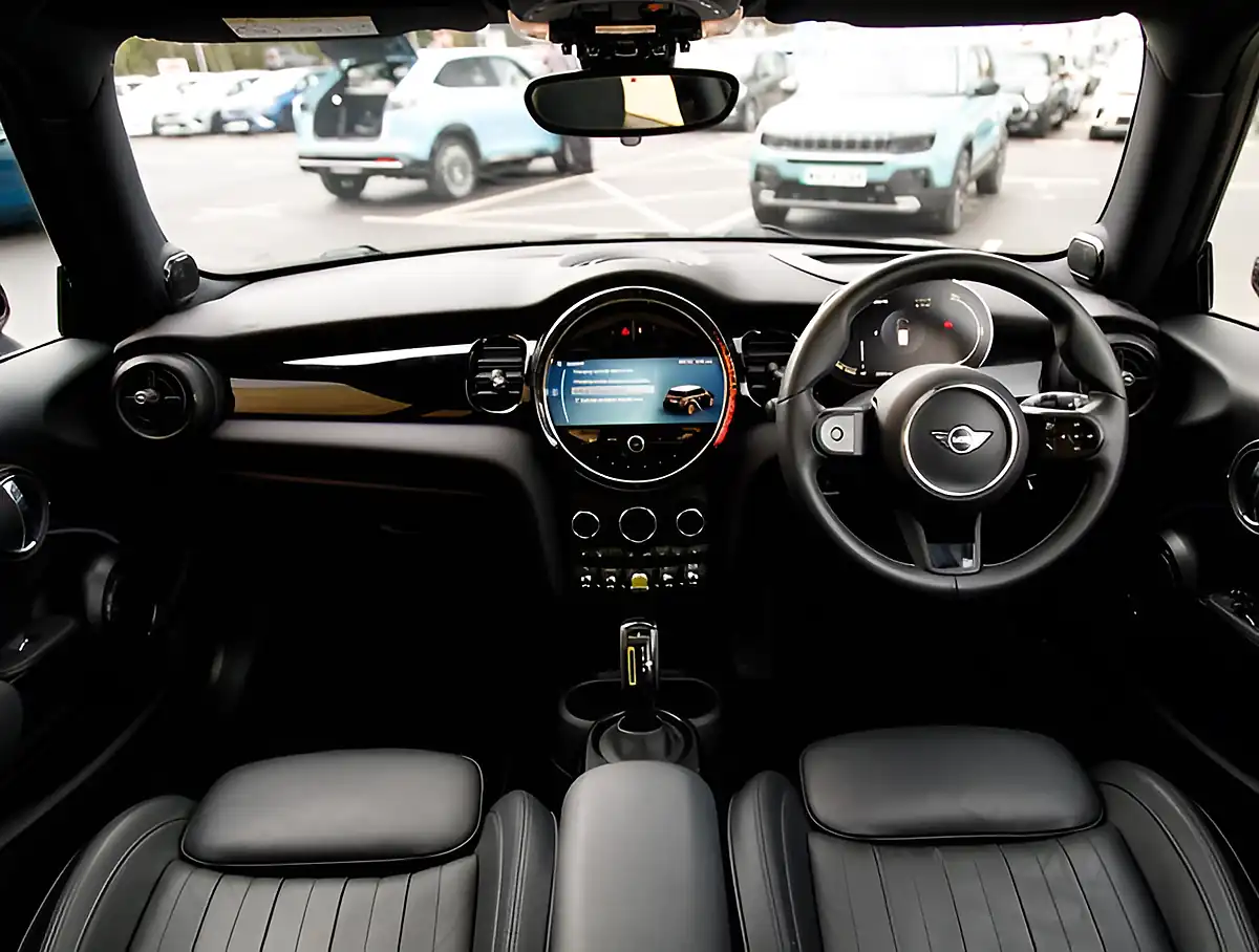 Used 2026 MINI Hatch Level 3 Black - Interior and Exterior details 3