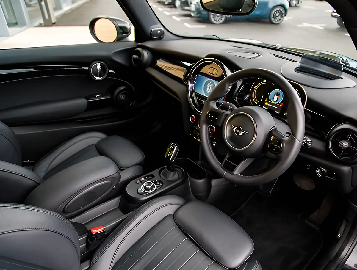 Used 2026 MINI Hatch Level 3 Black - Interior and Exterior details 4