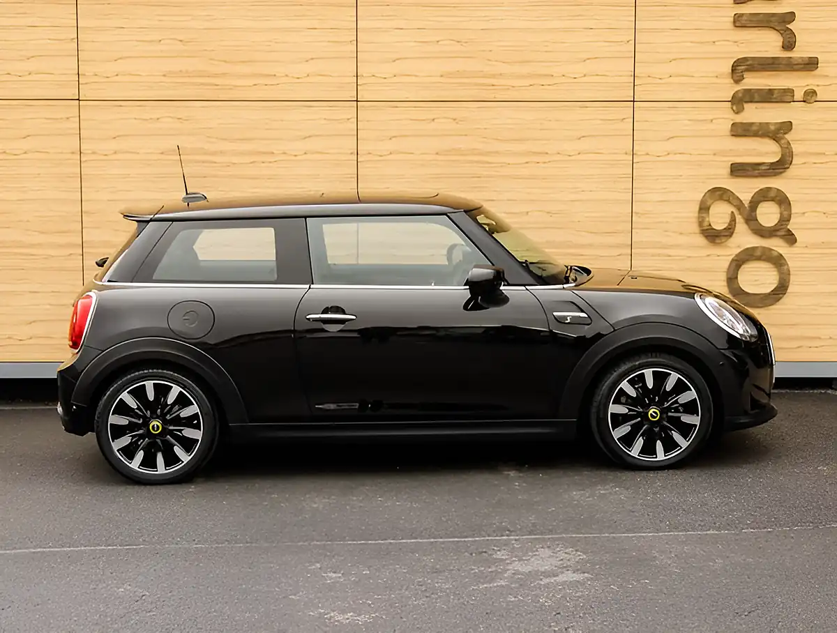 Used 2026 MINI Hatch Level 3 Black - Interior and Exterior details 8
