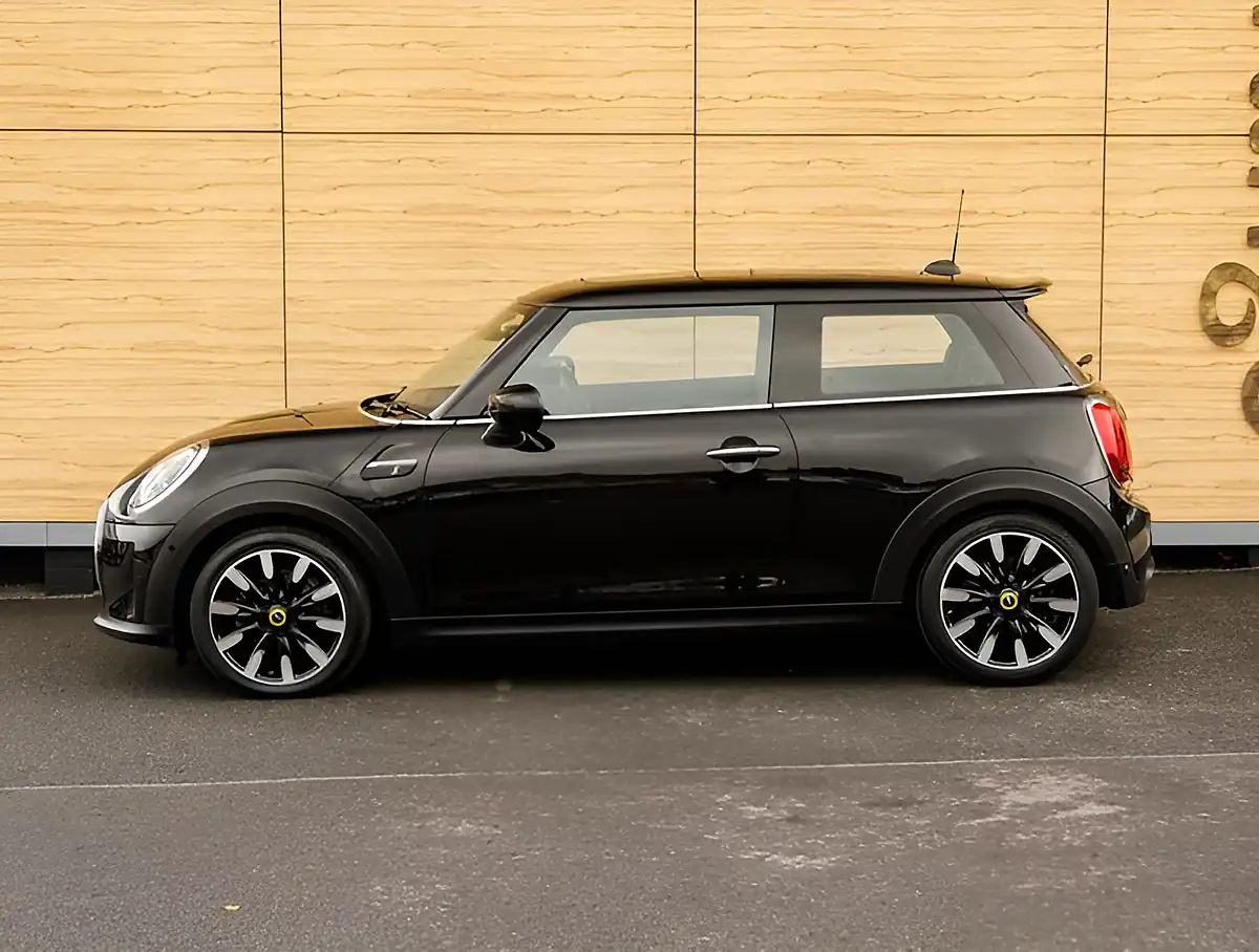Used 2026 MINI Hatch Level 3 Black - Interior and Exterior details 9