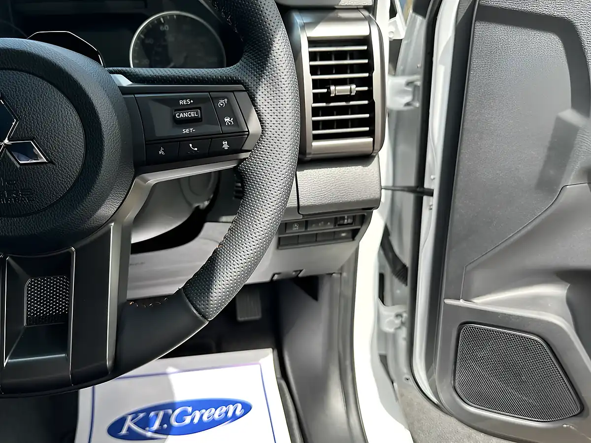 Used 2026 Mitsubishi L200 Barbarian White - Interior and Exterior details 11
