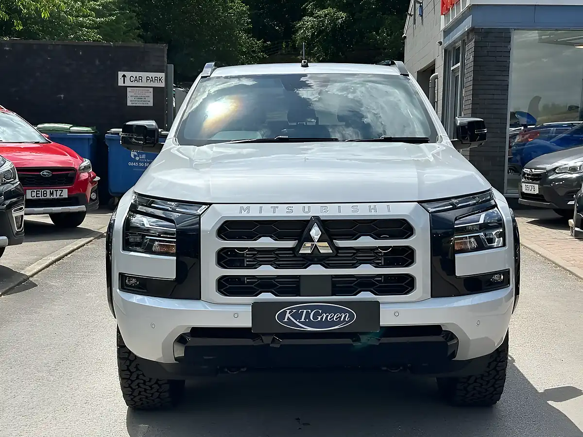 Used 2026 Mitsubishi L200 Barbarian White - Interior and Exterior details 15