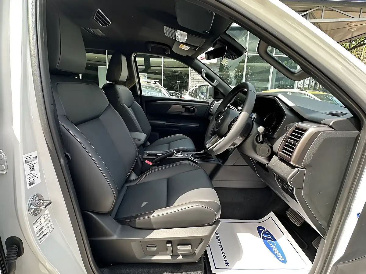 Used 2026 Mitsubishi L200 Barbarian White - Interior and Exterior details 7