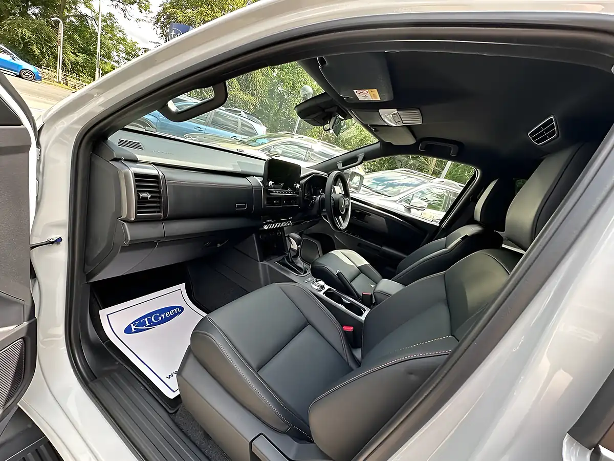 Used 2026 Mitsubishi L200 Barbarian White - Interior and Exterior details 9