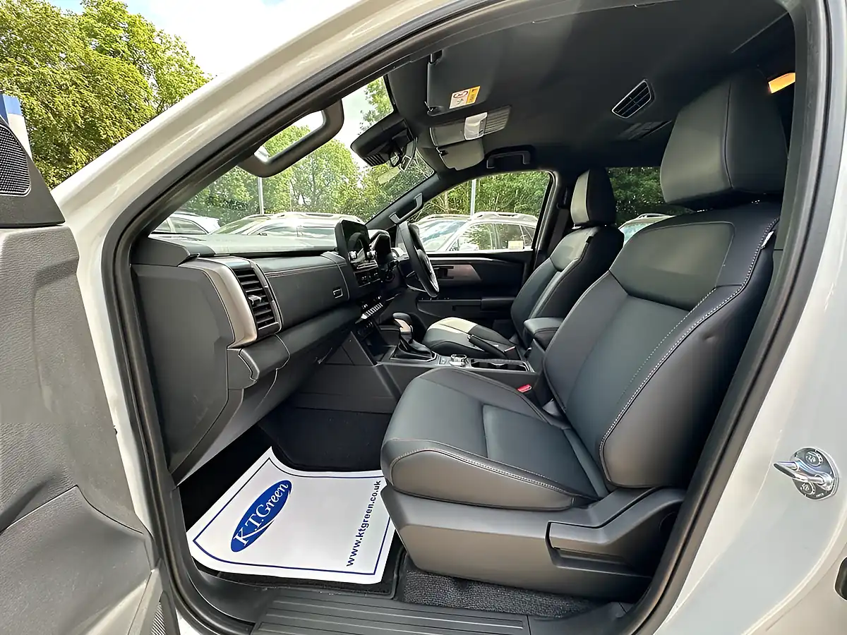 Used 2026 Mitsubishi L200 Barbarian White - Interior and Exterior details 10