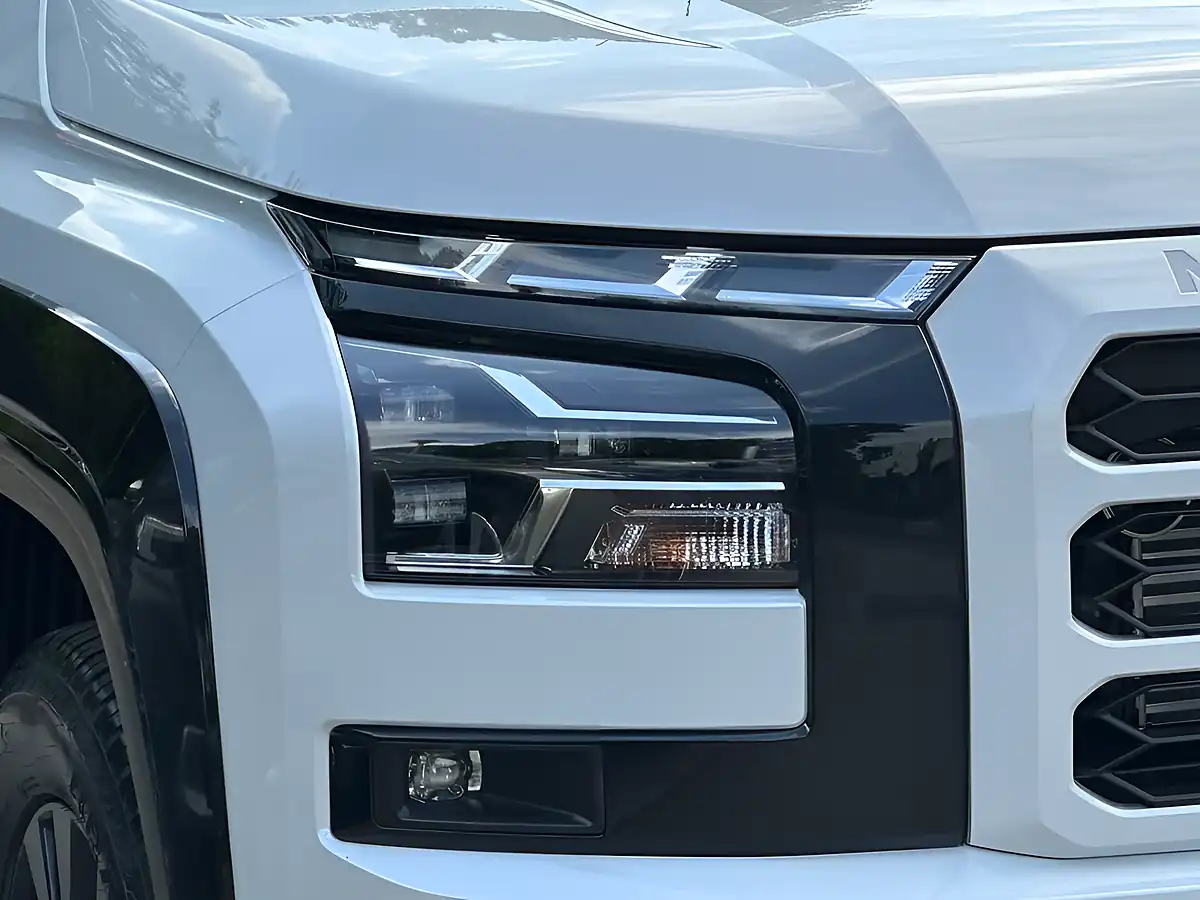 Used 2026 Mitsubishi L200 Barbarian White - Interior and Exterior details 16