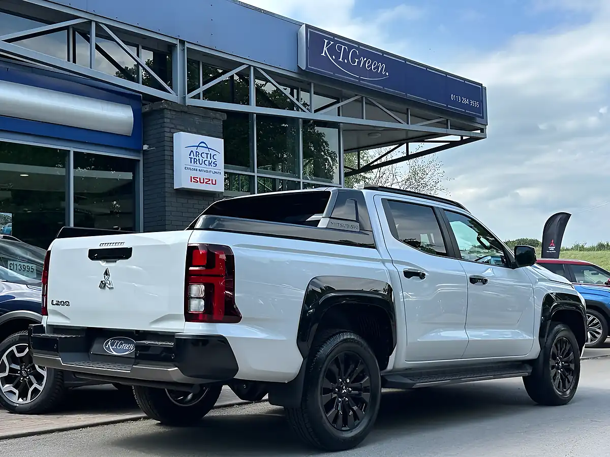Used 2026 Mitsubishi L200 Barbarian White - Interior and Exterior details 4