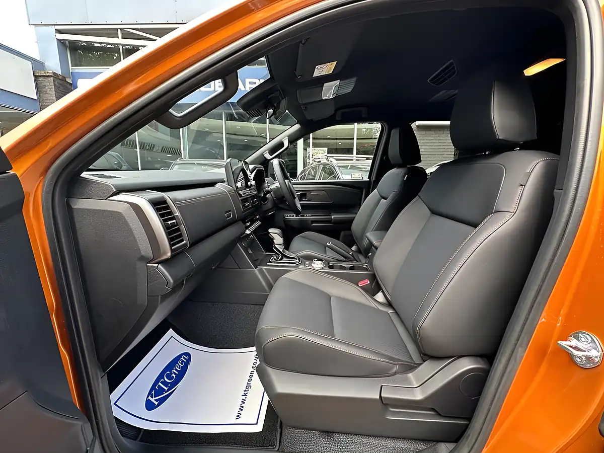 Used 2026 Mitsubishi L200 Barbarian Yamabuki Orange - Interior and Exterior details 10