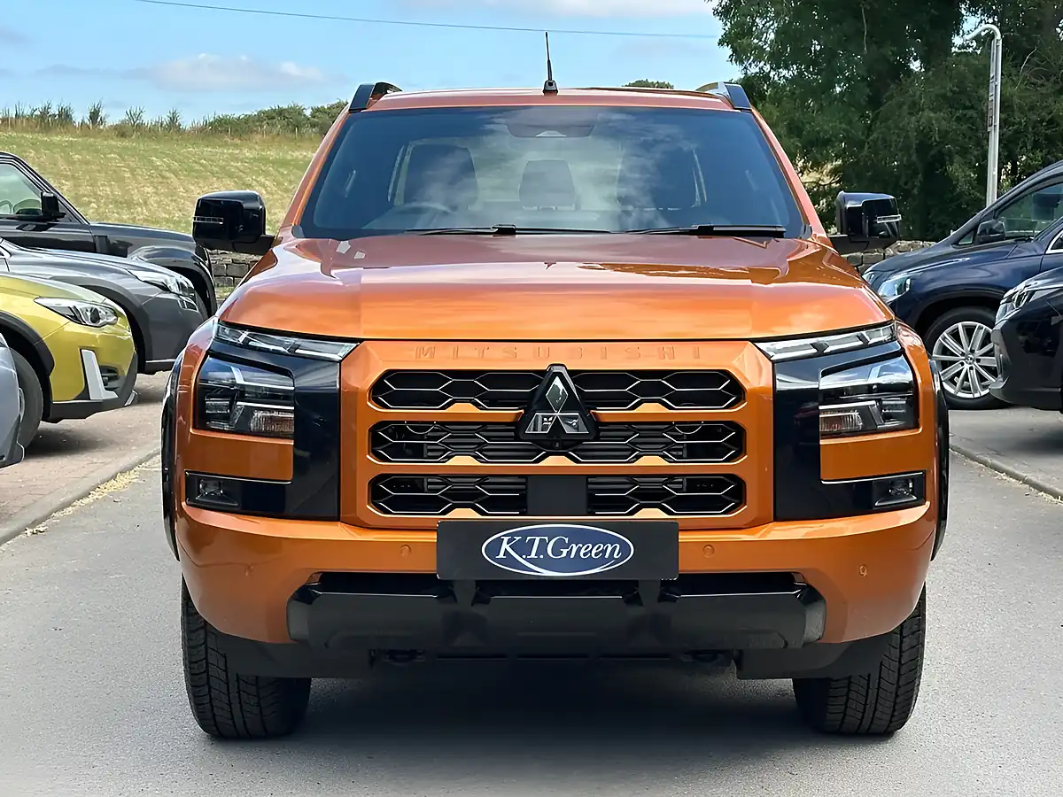 Used 2026 Mitsubishi L200 Barbarian Yamabuki Orange - Interior and Exterior details 15