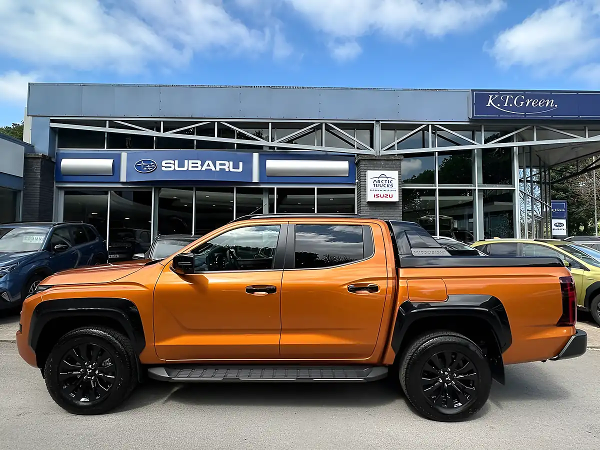 Used 2026 Mitsubishi L200 Barbarian Yamabuki Orange - Interior and Exterior details 2
