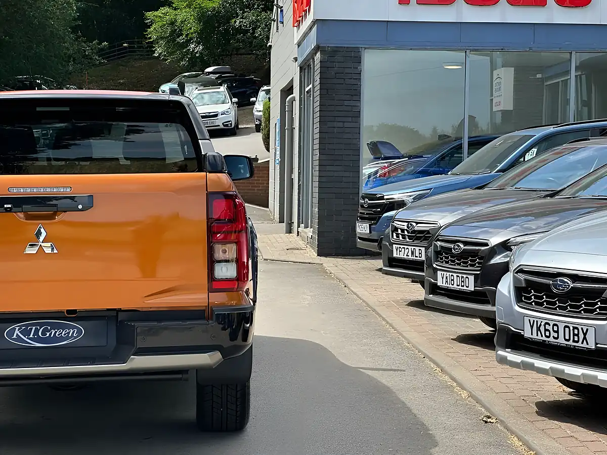 Used 2026 Mitsubishi L200 Barbarian Yamabuki Orange - Interior and Exterior details 20
