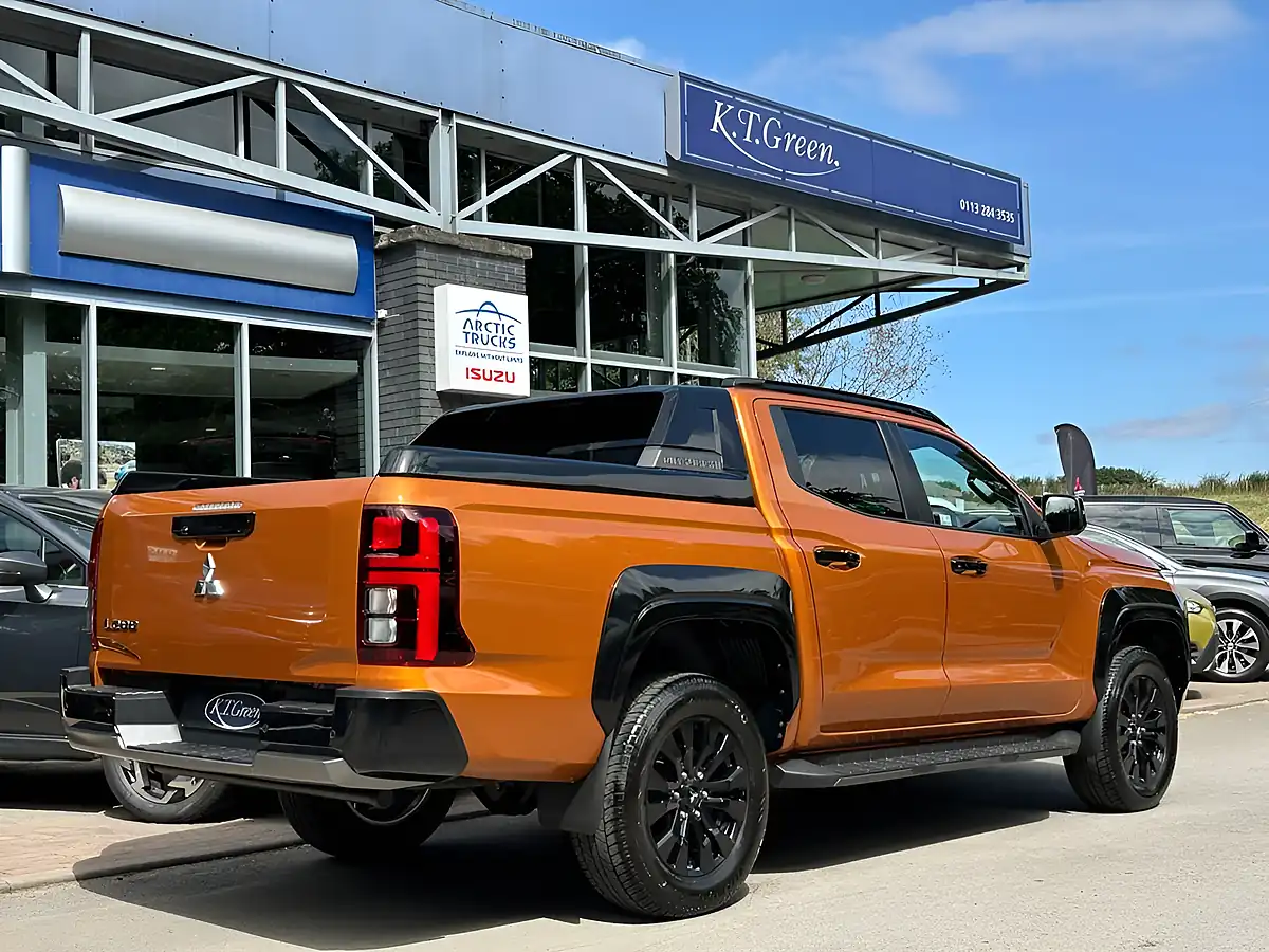 Used 2026 Mitsubishi L200 Barbarian Yamabuki Orange - Interior and Exterior details 4
