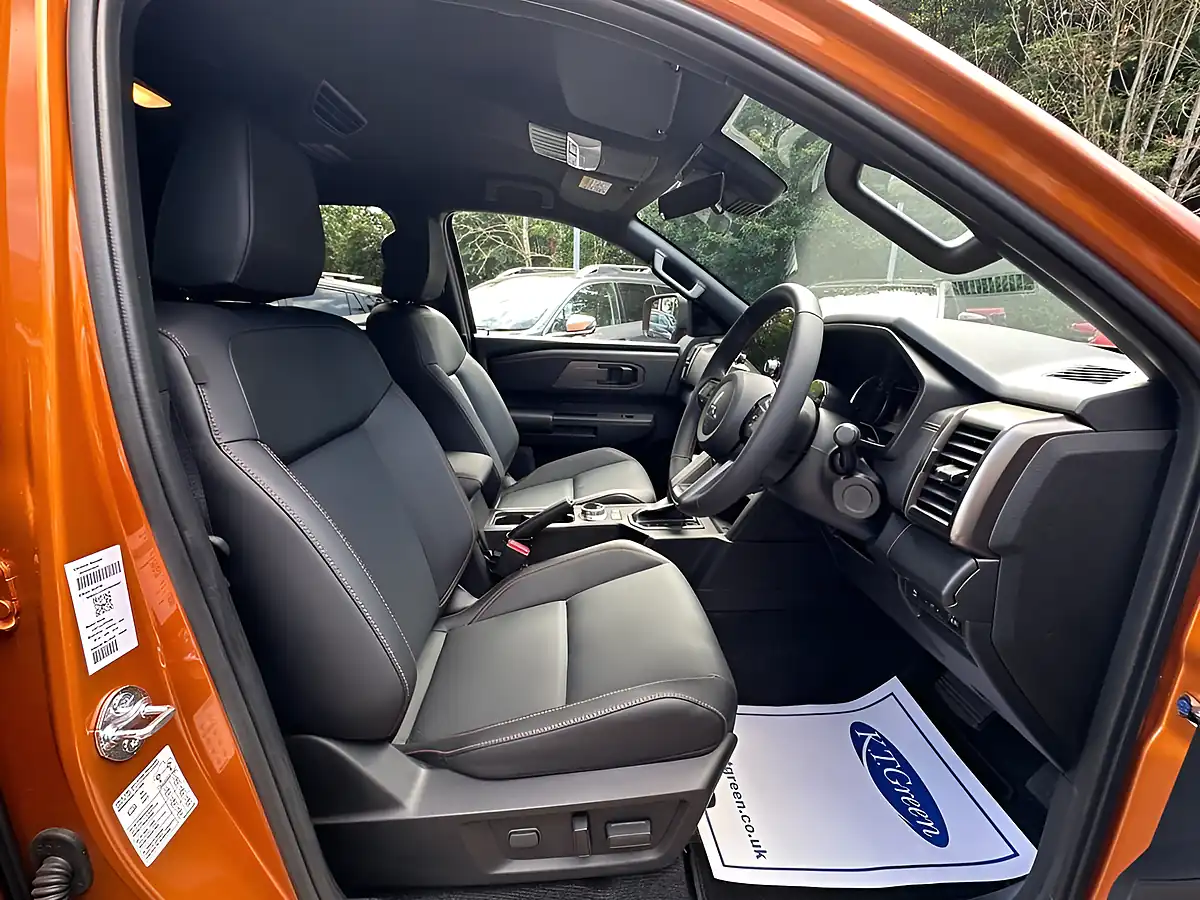 Used 2026 Mitsubishi L200 Barbarian Yamabuki Orange - Interior and Exterior details 7
