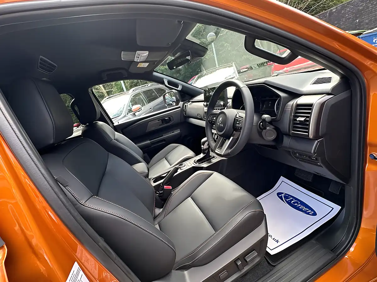 Used 2026 Mitsubishi L200 Barbarian Yamabuki Orange - Interior and Exterior details 8