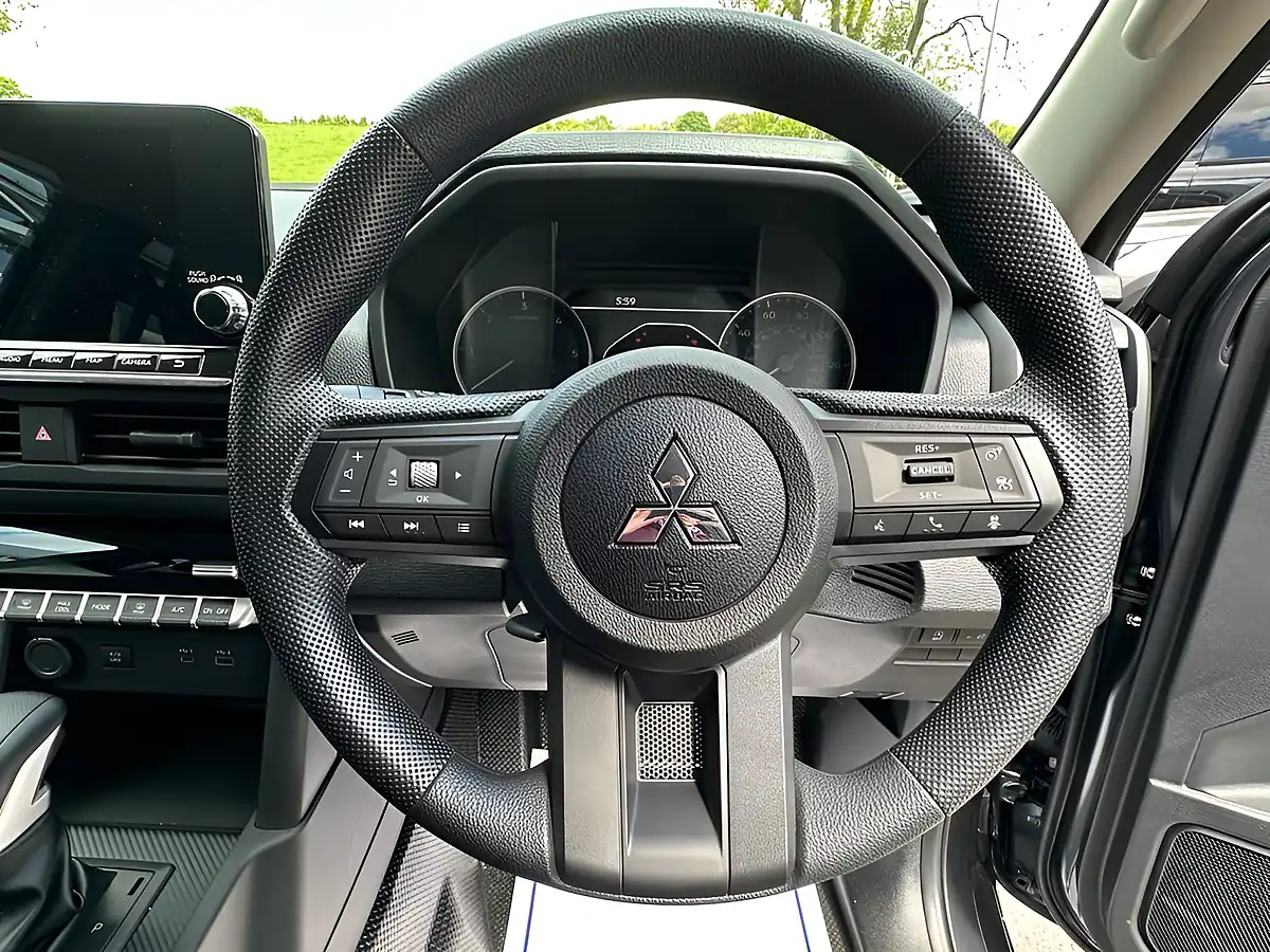 Used 2026 Mitsubishi L200 Titan Grey - Interior and Exterior details 13