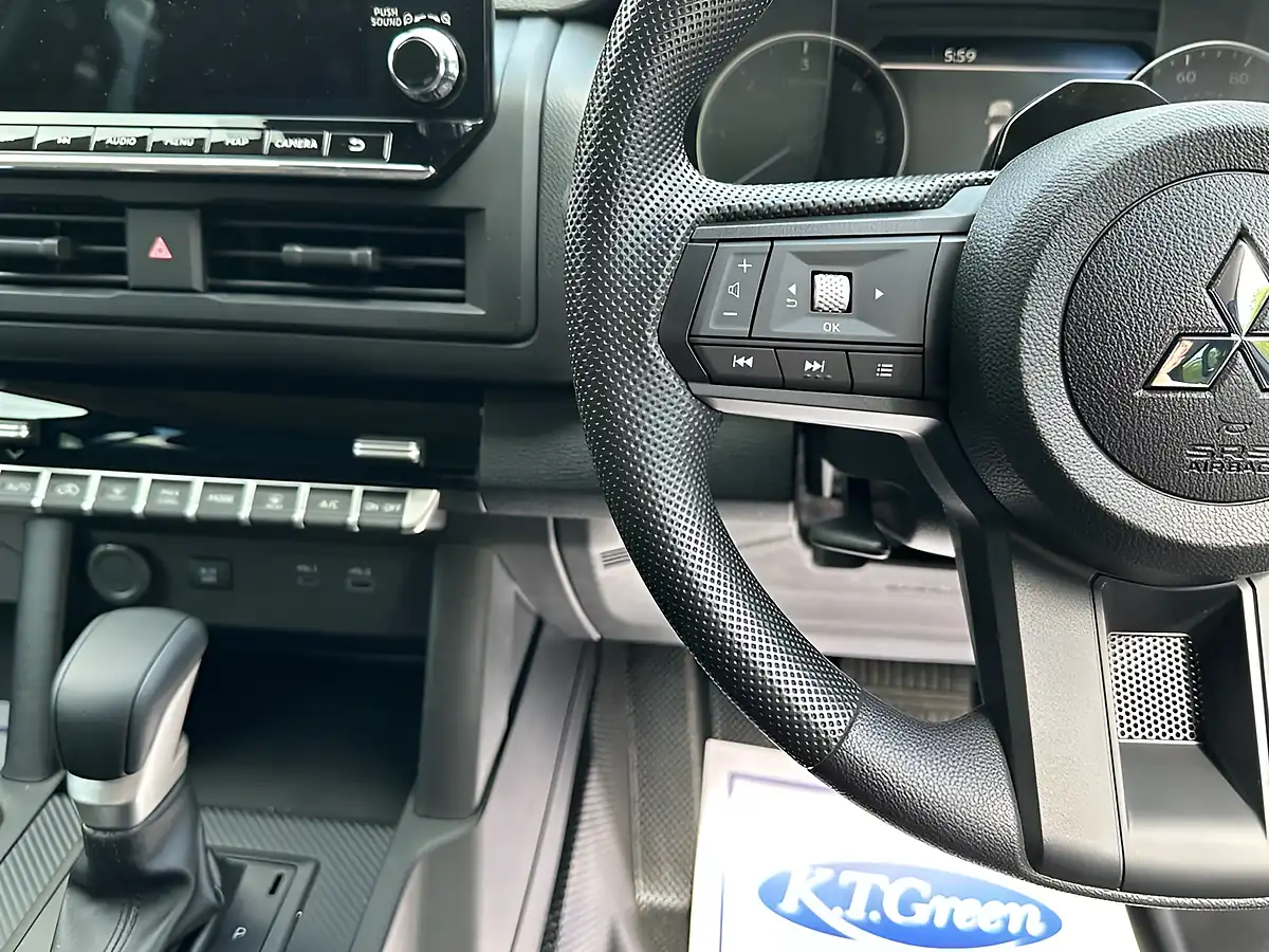 Used 2026 Mitsubishi L200 Titan Grey - Interior and Exterior details 14