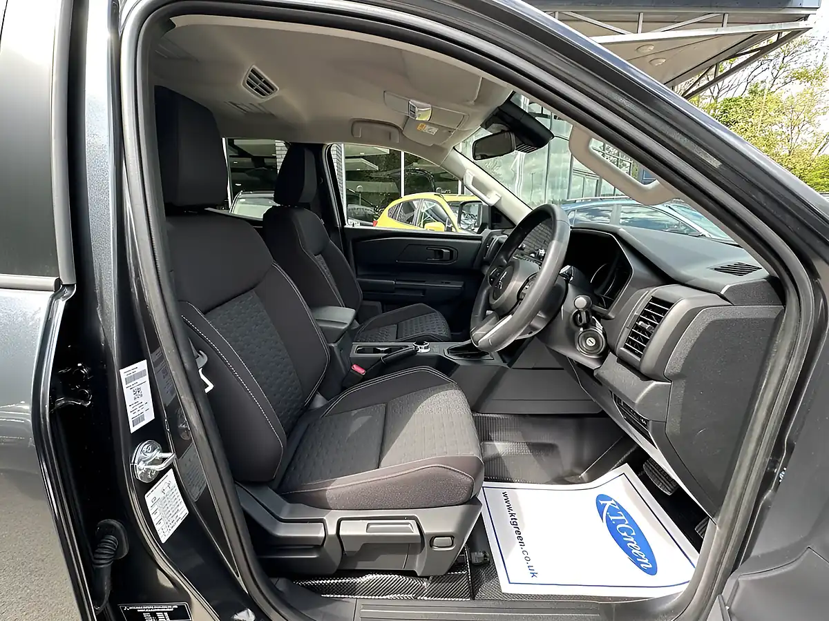 Used 2026 Mitsubishi L200 Titan Grey - Interior and Exterior details 7