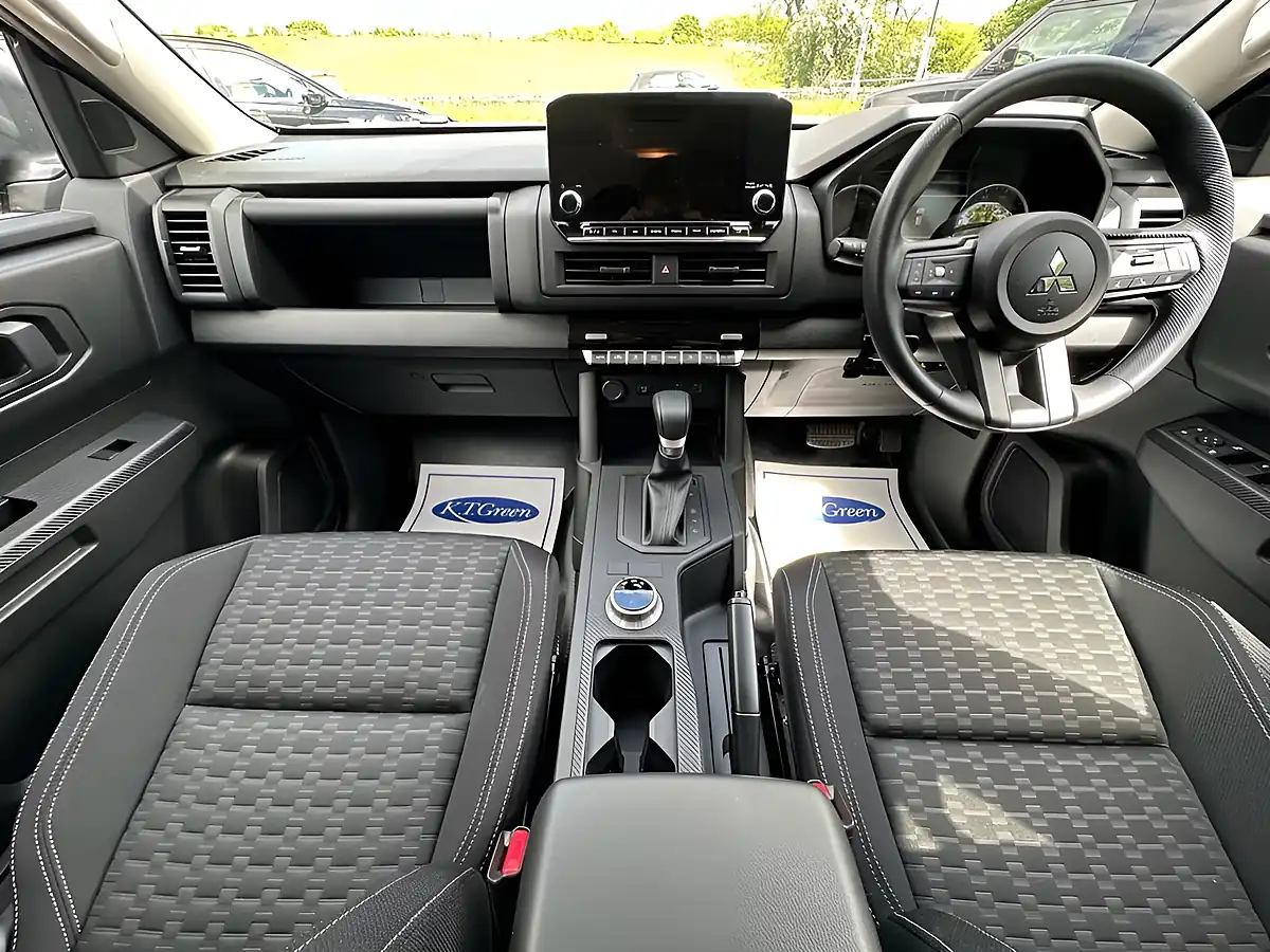 Used 2026 Mitsubishi L200 Titan Grey - Interior and Exterior details 9