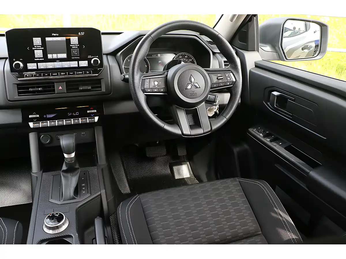 Used 2026 Mitsubishi L200 Titan Silver - Interior and Exterior details 13