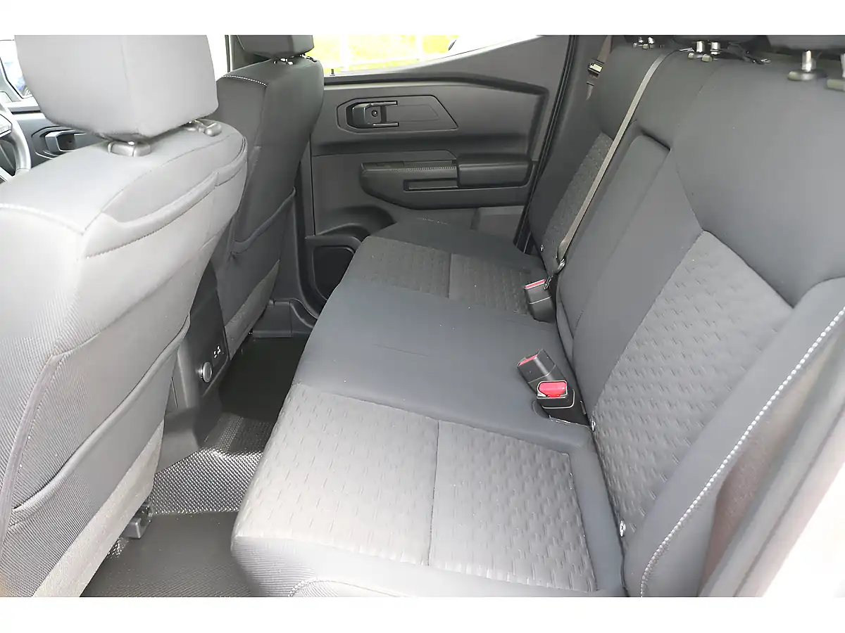 Used 2026 Mitsubishi L200 Titan Silver - Interior and Exterior details 16