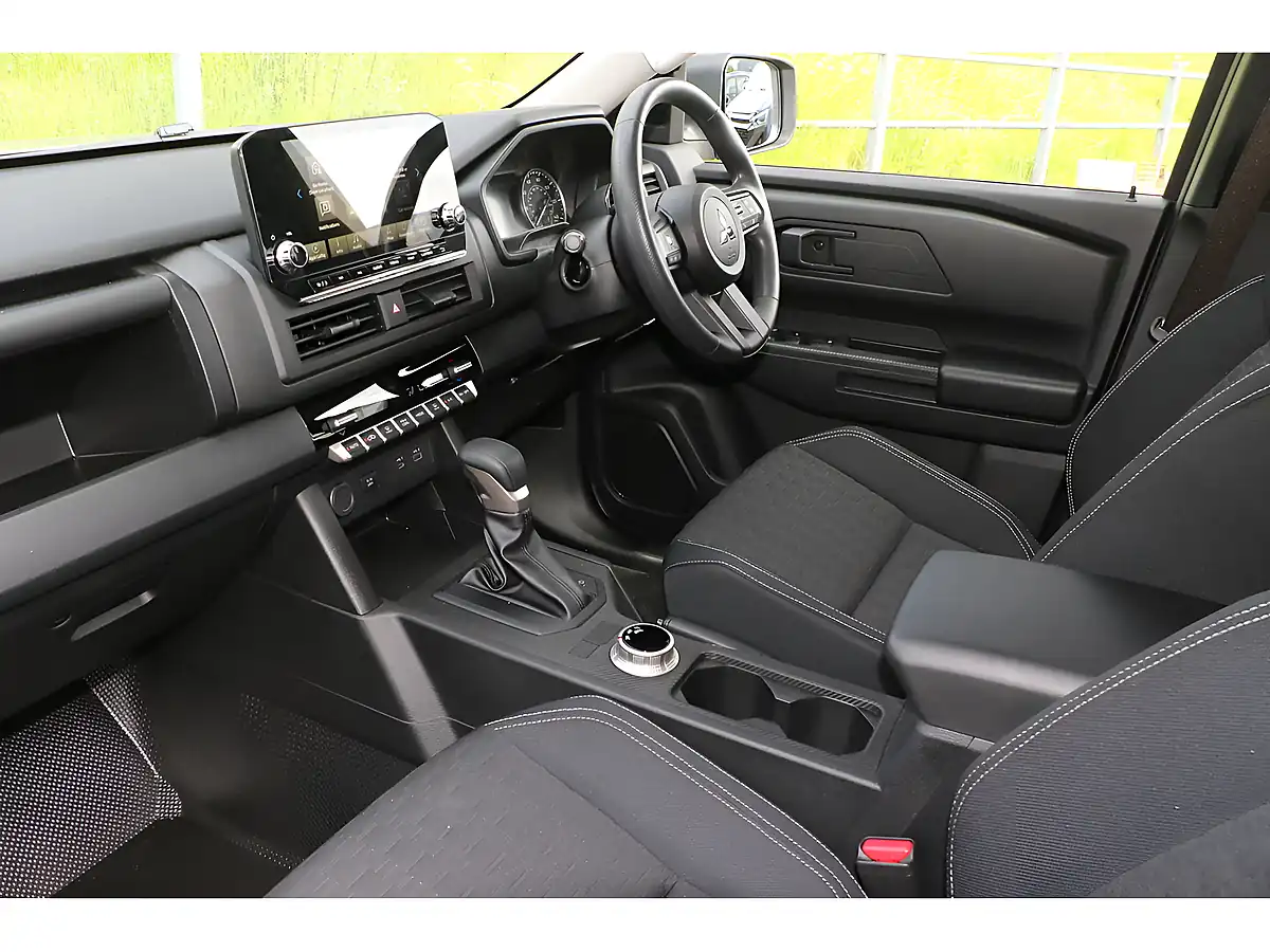 Used 2026 Mitsubishi L200 Titan Silver - Interior and Exterior details 17