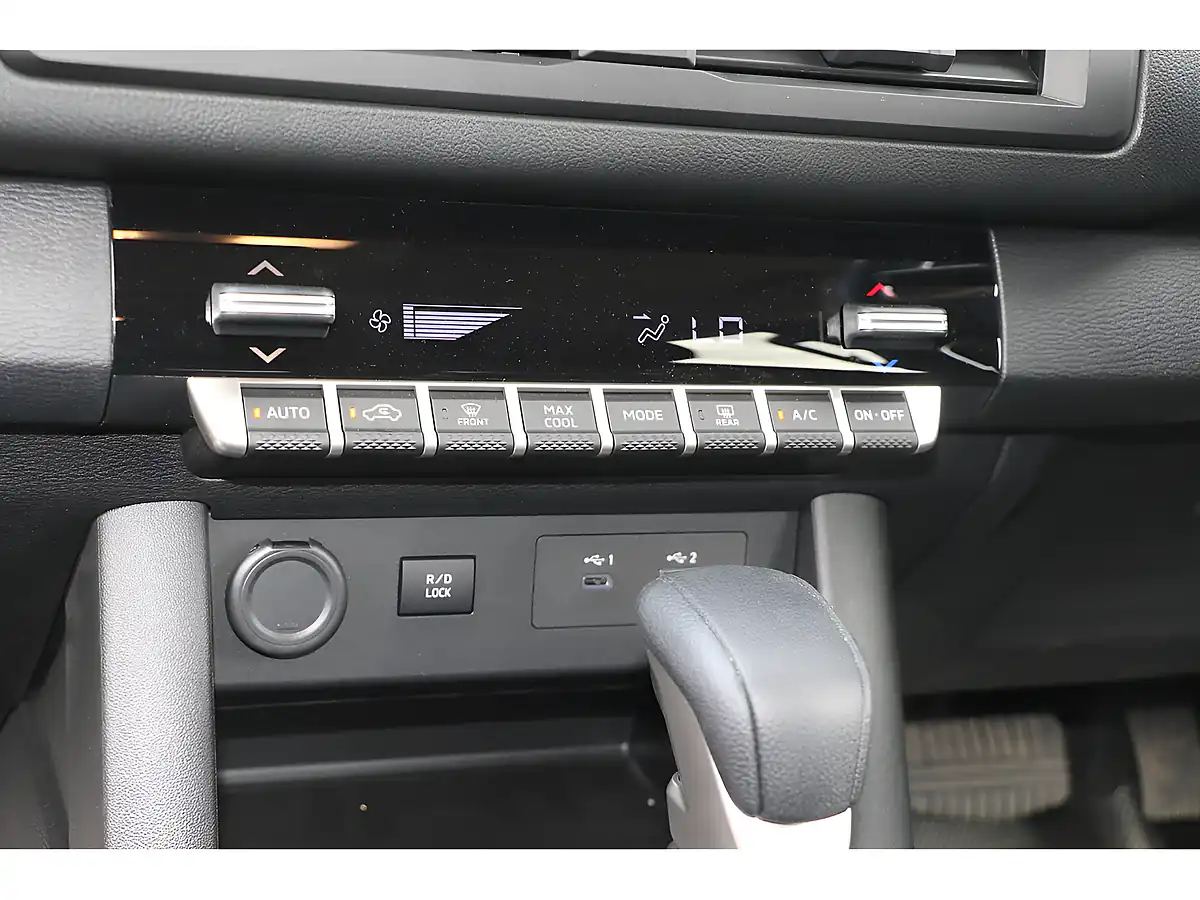 Used 2026 Mitsubishi L200 Titan Silver - Interior and Exterior details 19
