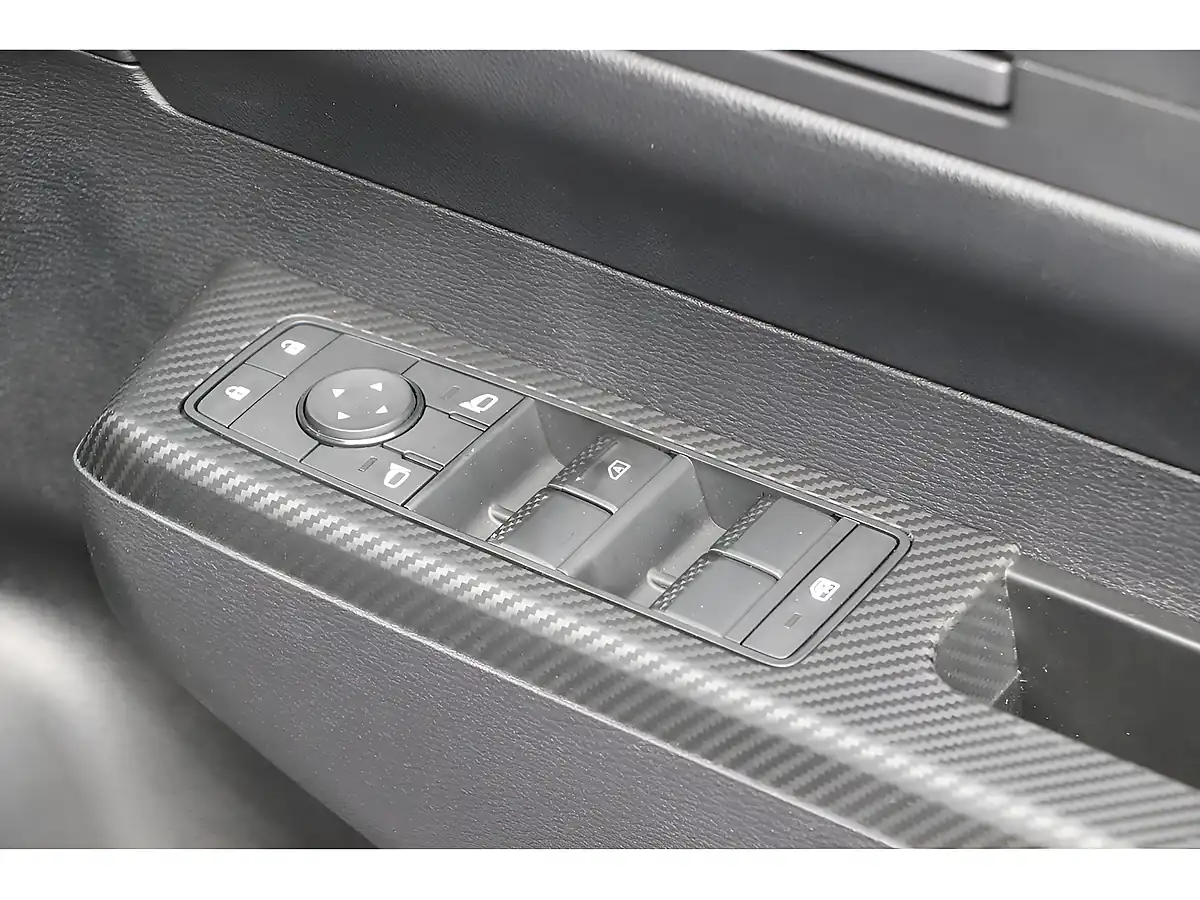 Used 2026 Mitsubishi L200 Titan Silver - Interior and Exterior details 7