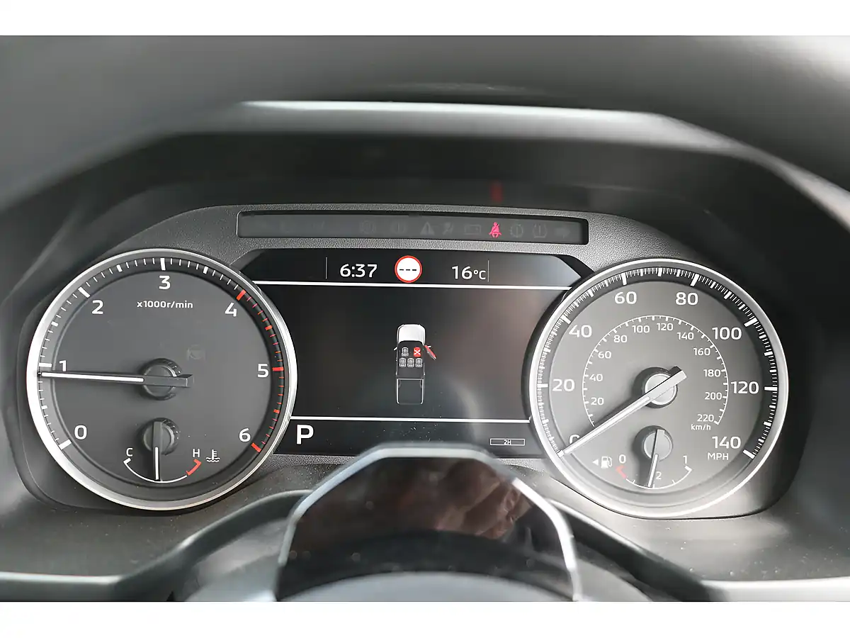 Used 2026 Mitsubishi L200 Titan Silver - Interior and Exterior details 8