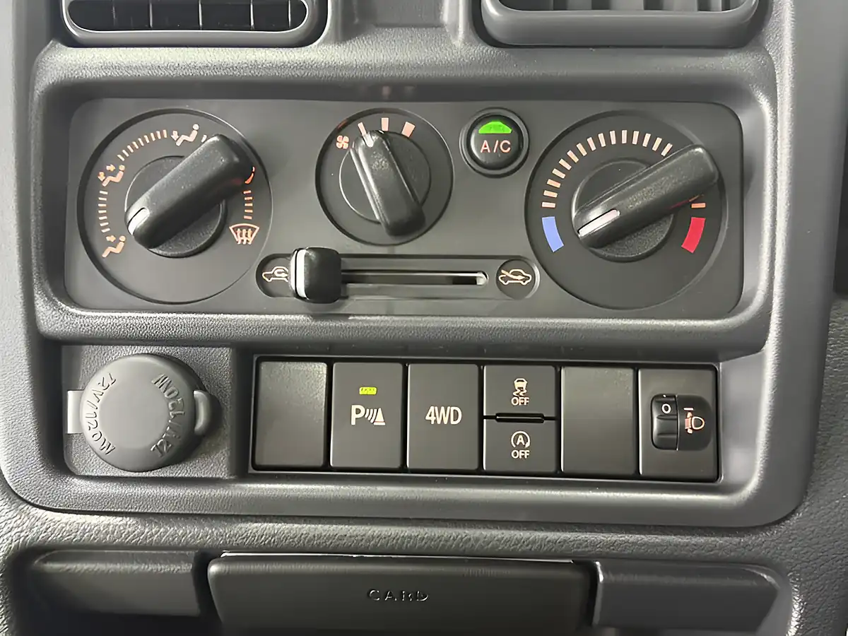 Used 2026 Mitsubishi Minicab Truck Silver - Interior and Exterior details 15
